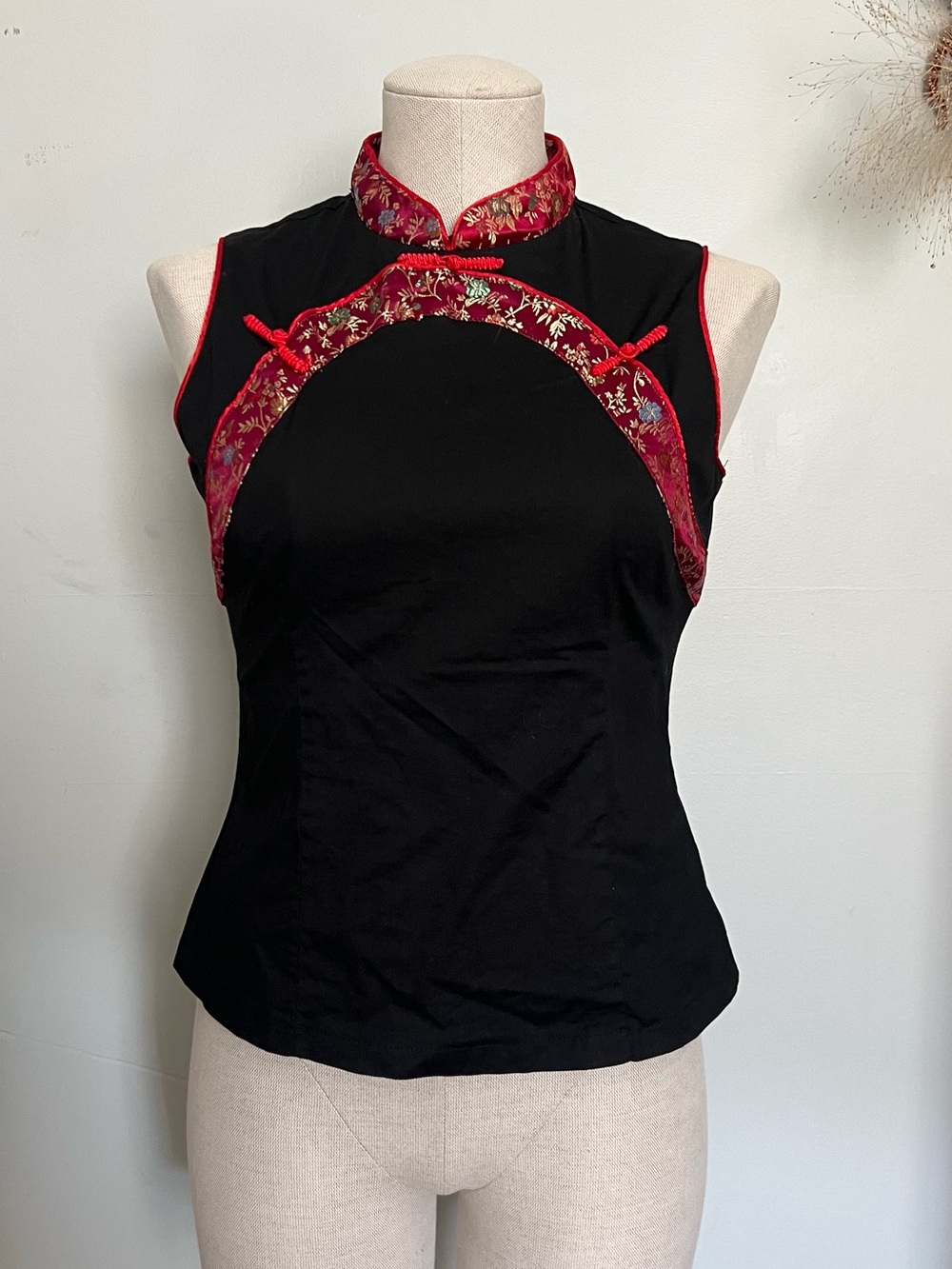 Black Sleeveless cheongsam top with Red Floral Trim